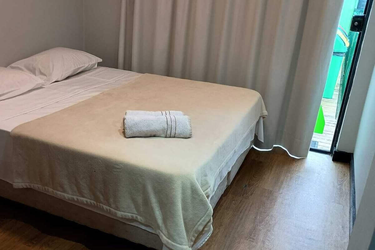 Suite, 1 Double Bed, Non Smoking | Soundproofing, iron/ironing board, free WiFi, bed sheets