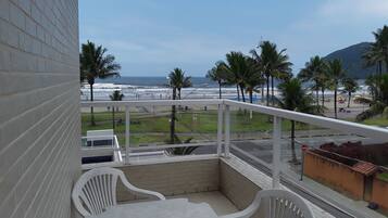 Quarto duplo exclusivo, 1 cama de casal, vista para a praia | Sacada