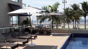 Outdoor pool, open 9:00 AM to 10:00 PM, pool loungers - Pousada Cantinho Oriental (Bertioga)