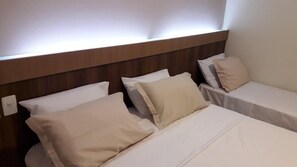 Chambre Triple Standard, 1 chambre | Minibar, bureau, Wi-Fi gratuit, draps fournis