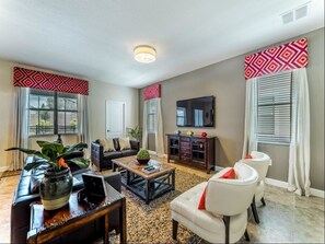House, 6 Bedrooms, Private Pool (6 Bathrooms - SCH) | Living room