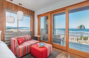 Frette Italian sheets, premium bedding, down duvets, pillow-top beds - Headlands Coastal Lodge & Spa (Pacific City)