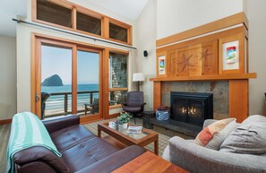 Frette Italian sheets, premium bedding, down comforters, pillowtop beds - Headlands Coastal Lodge & Spa (Pacific City)