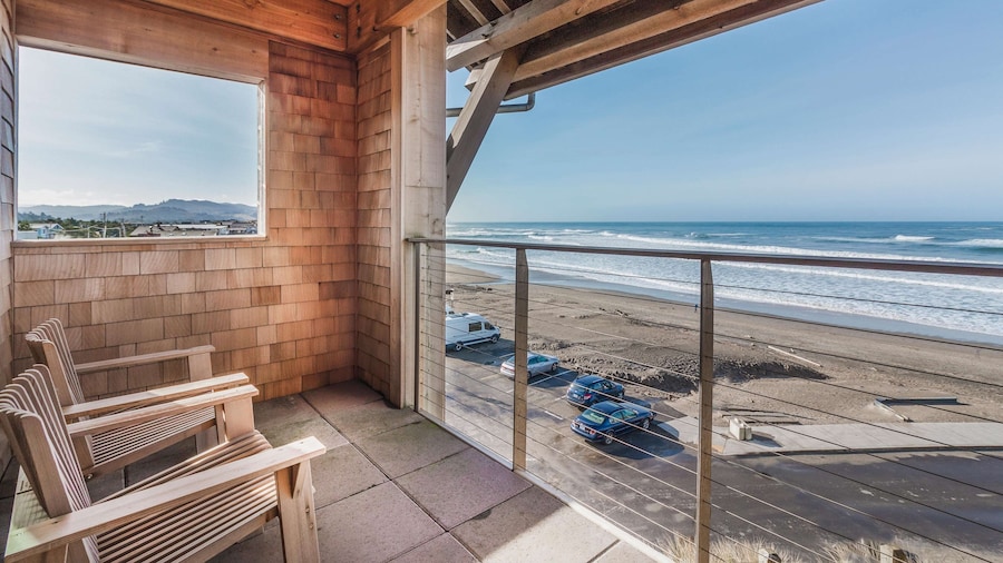 Headlands Coastal Lodge & Spa