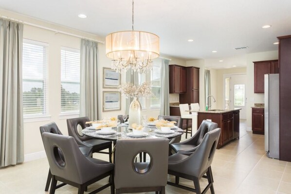 House, Private Pool (7 bedrooms, 7 bathrooms - RR) | In-room dining