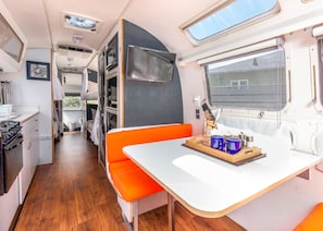 Chambre Signature, plusieurs lits, cuisine, en bord de plage (ARROWHEAD) | Ameublement personnalisé, Wi-Fi gratuit