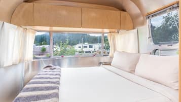 Signature-huone, 1 keskisuuri parisänky, keittiö, rannalla (SWITCHBACK) | Yksilöllisesti kalustettu, ilmainen Wi-Fi