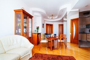 Apartment, 1 Bedroom (Nezavisimosty 23) | Living room