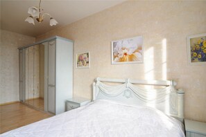 Basic Apartment, 1 Double Bed with Sofa bed, Non Smoking (Nezavisimosty 23) - Apartamenty na Oktyabrskoy (Minsk)