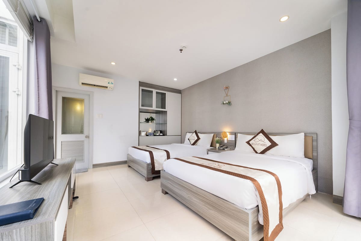 Deluxe Family Room, Balcony | 1 bedroom, minibar, laptop workspace, soundproofing