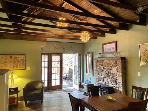 1 bedroom with SPA bathroom and mountainside deck 