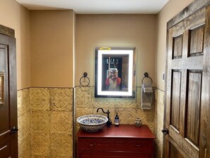 Interior - 1 bedroom with SPA bathroom and mountainside deck  (Jim Thorpe)