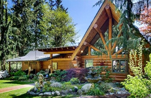 Romantic LOG CABIN on Stilly River w/ Hot tub! Setup for 2 people only