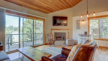 Télévision, cheminée, lecteur de DVD