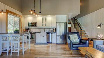 Réfrigérateur, micro-ondes, four, plaque de cuisson