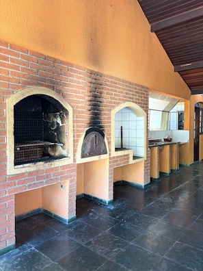 Property grounds - Ludmila's Retreat | Complete country house with 6 suites, swimming pool and full leisure facilities. (mairipora)