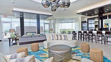 TV connectée, jeux vidéo, lecteur de DVD, baby-foot