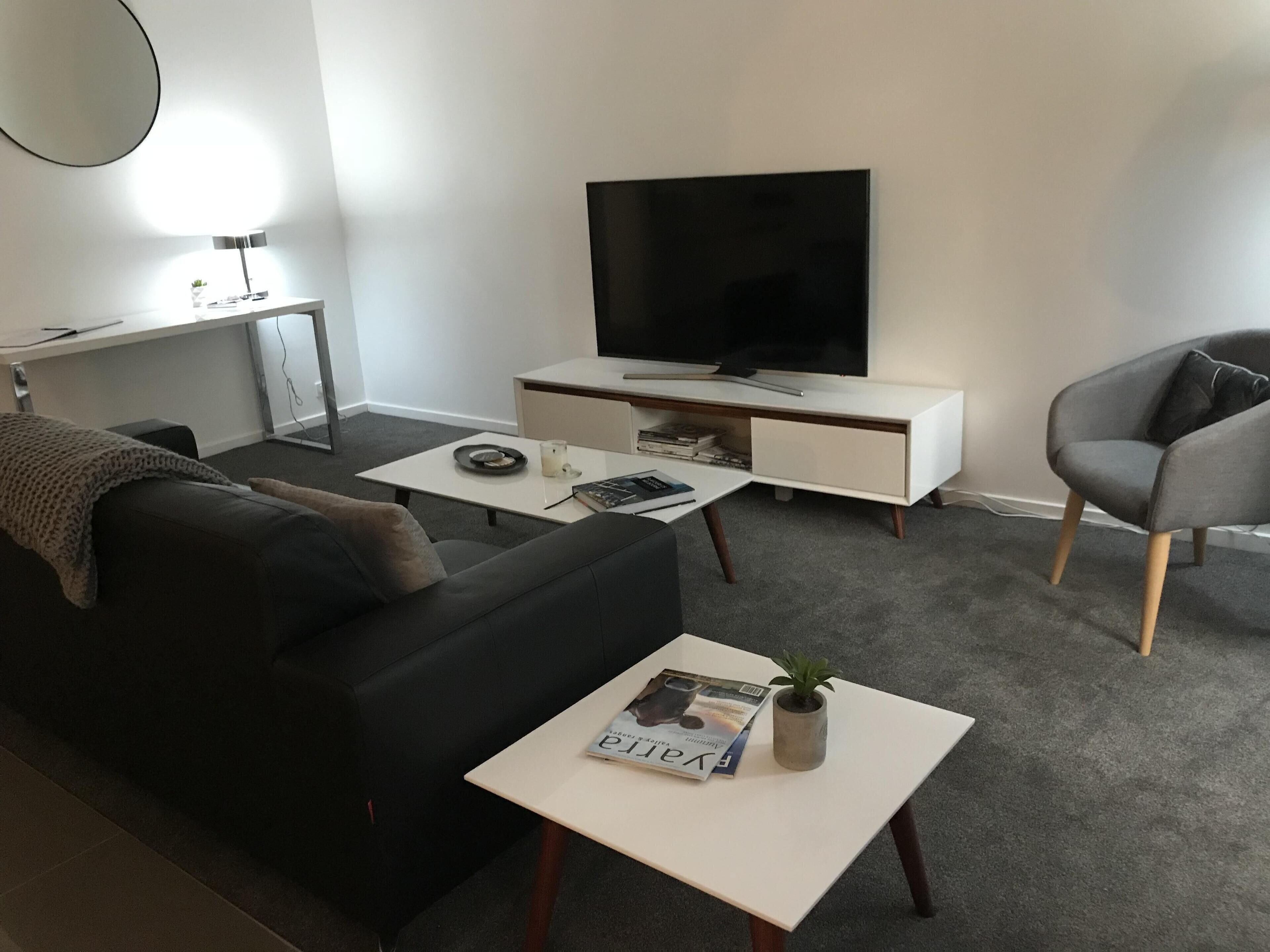 Smart modern 2 bedroom Southbank Apartment newly renovated.