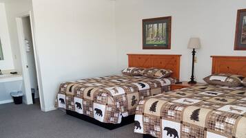 Rum - 2 queensize-sängar - icke-rökare - kylskåp | Skrivbord, arbetsyta för laptop och mörkläggningsgardiner