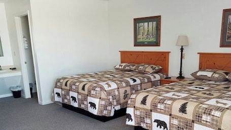 Room, 2 Queen Beds, Non Smoking, Refrigerator. Drop Tyne Lodge