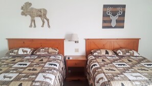 Room, 2 Queen Beds, Non Smoking, Refrigerator | Desk, laptop workspace, blackout drapes, iron/ironing board - Drop Tyne Lodge (Franklin)