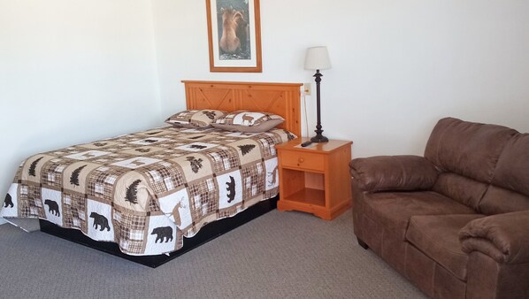 Habitación, 1 cama Queen size, para no fumadores, refrigerador | Escritorio, espacio para trabajar con laptop y cortinas blackout 