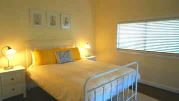 4 bedrooms, iron/ironing board, free WiFi, bed sheets