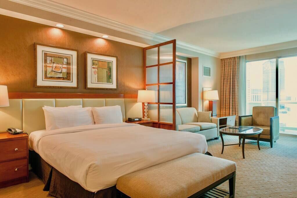 1 室のベッドルーム、セーフティボックス (室内)、デスク、アイロン / アイロン台