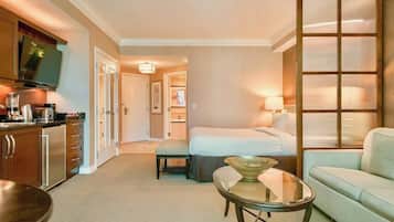 1 slaapkamer, een kluis op de kamer, een bureau