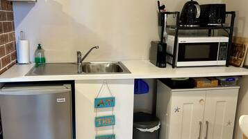 Fridge, microwave, coffee/tea maker, electric kettle