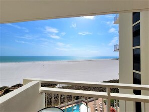 Property grounds - Trendy Beachfront in prime Location.. (Marco Island)