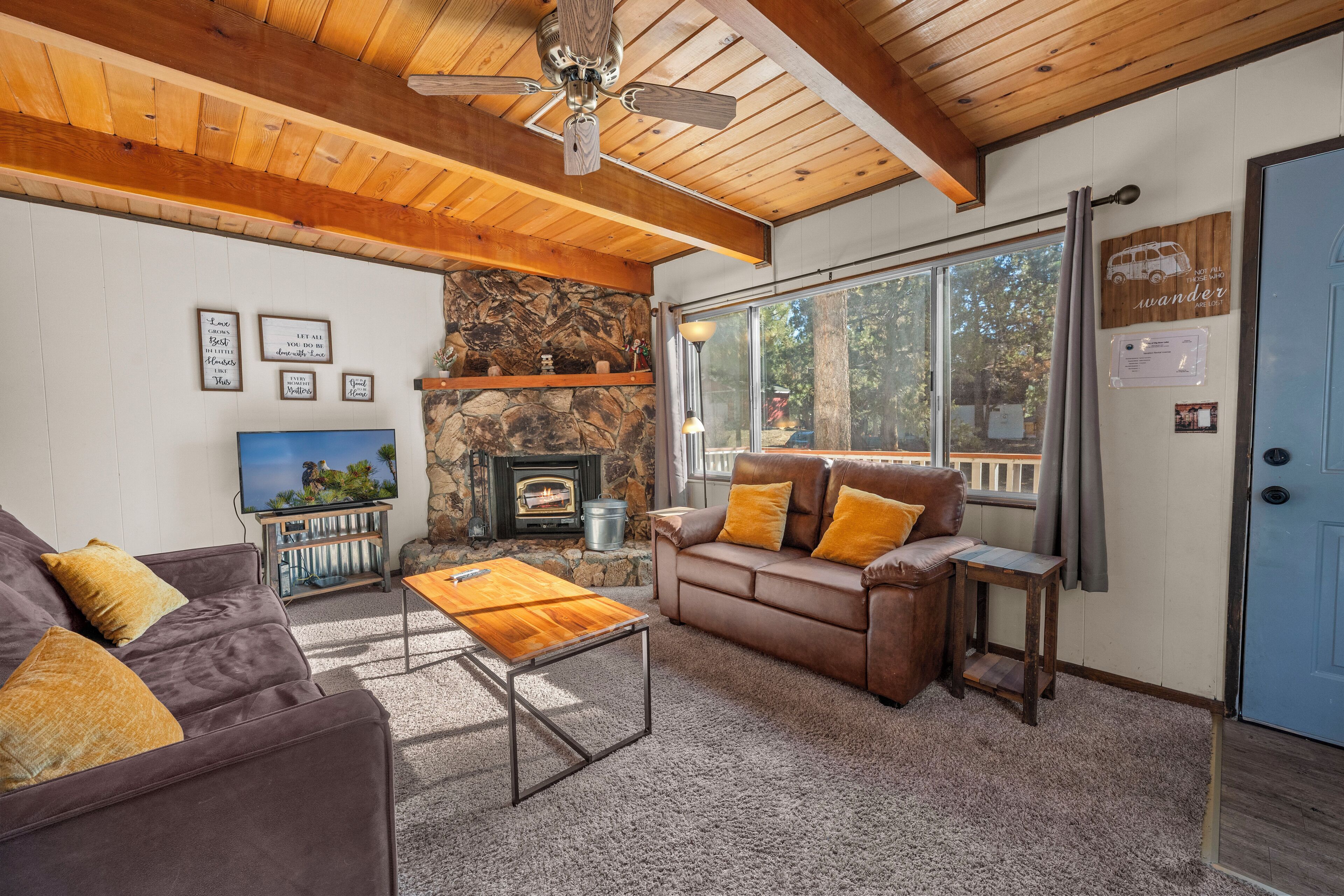 Smart-TV, peis, DVD-spiller og fotballspill