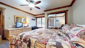3 bedrooms, iron/ironing board, WiFi, bed sheets - Updated Upstairs Unit, Private Washer/Dryer, Outdoor Pool On-site (Mammoth Lakes)