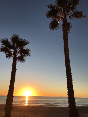 Panoramic Views from Malibu to Palos Verdes and Catalina. Short walk to Strand.