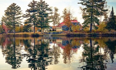 Fabulous All-Season Lakehouse, 600' Lakefront, Lake Eden Vermont