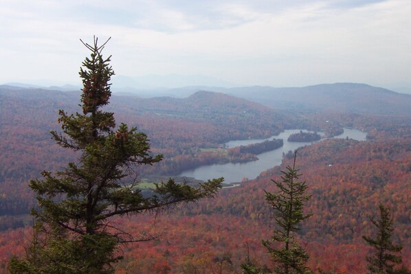 A mountainous landscape with a river and autumn-colored trees. - Fabulous All-Season Lakehouse, 600' Lakefront, Lake Eden Vermont (Eden)