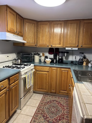 Fridge, microwave, oven, stovetop - Five Bedroom Cottage Near Lake Michigan (South Haven)