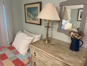 5 bedrooms, desk, iron/ironing board, free WiFi - Five Bedroom Cottage Near Lake Michigan (South Haven)