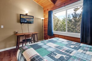 5 bedrooms, desk, free WiFi, bed sheets
