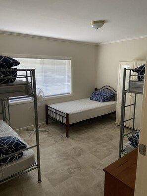 4 bedrooms, iron/ironing board, bed sheets