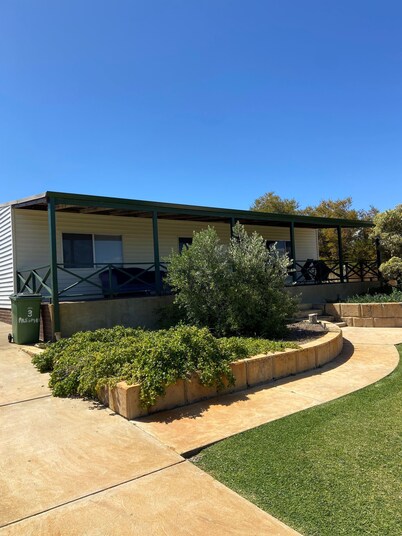 Sandowne House - Families and fisher peoples favourite close to beach
