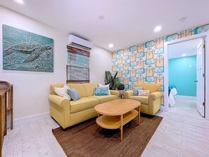 TV - Just Beachy! Quiet Rental Steps 2 Beach/Bridge St (Bradenton Beach)