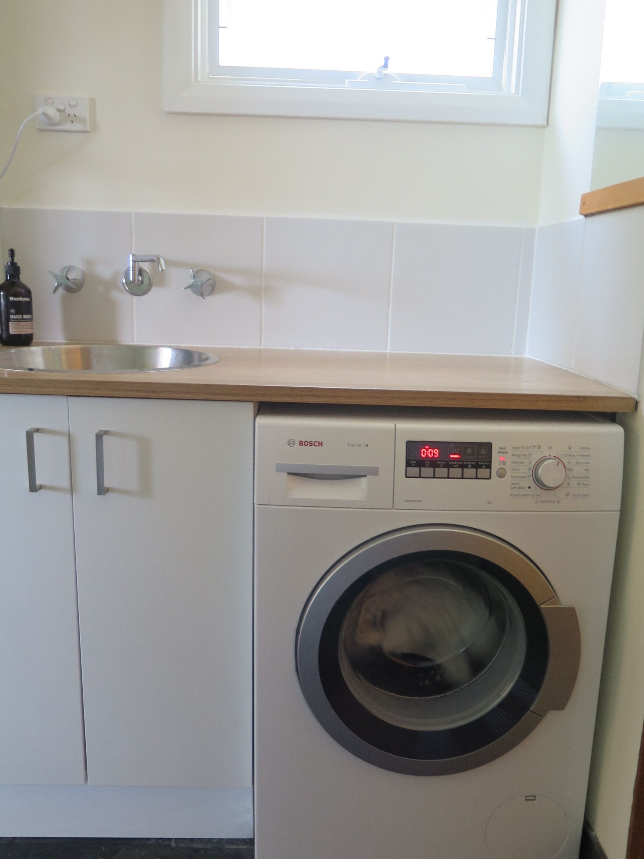 Put your feet up and relax by the sea — image 8