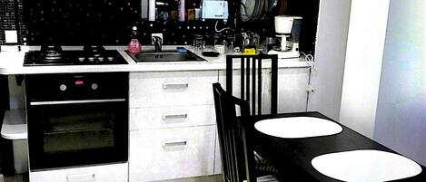 Frigorifero, microonde, forno, macchina per tè/caffè