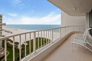 Property grounds - Fabulous Gulf Views from this lovely Beachfront unit (Marco Island)