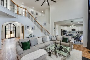 Smart TV, fireplace - Atlanta Luxury Home (8bedrooms)  (Atlanta)
