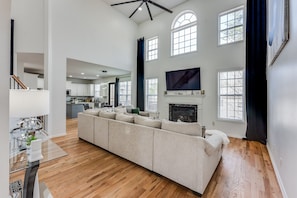 Smart TV, fireplace