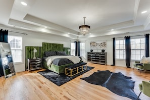 8 bedrooms, desk, iron/ironing board, free WiFi