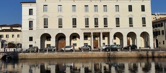 SAN LEONARDO LATIN SUITE
