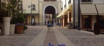 SAN LEONARDO LATIN SUITE